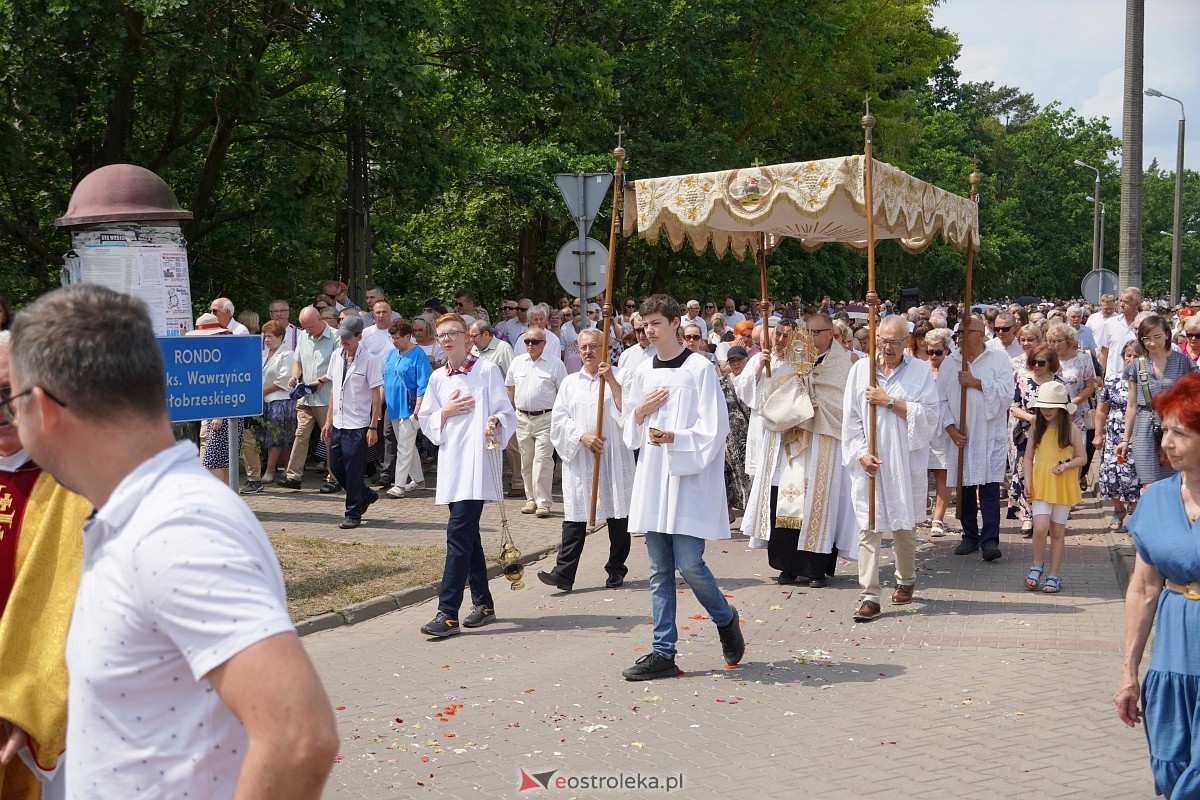 Boże Ciało 2024. Parafia pw. św. Franciszka z Asyżu w Ostrołęce - zdjęcie #27 - eOstroleka.pl