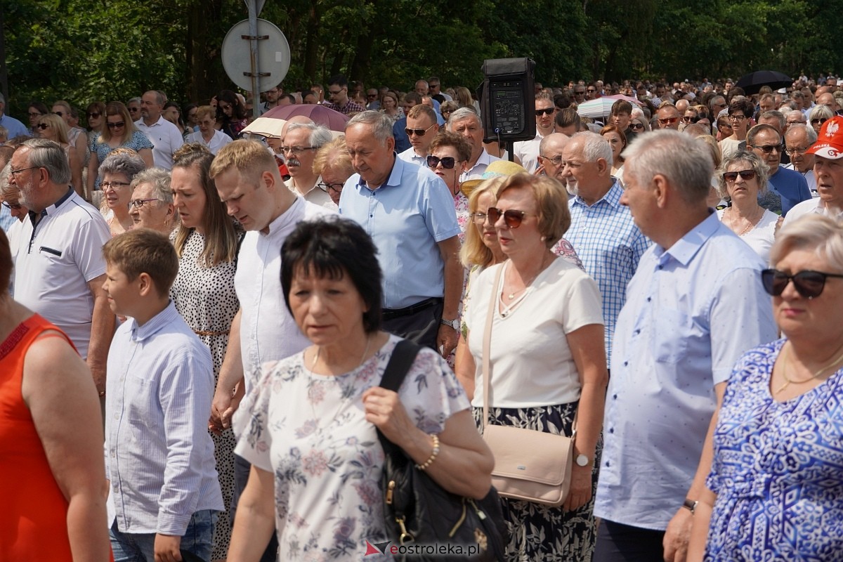 Boże Ciało 2024. Parafia pw. św. Franciszka z Asyżu w Ostrołęce - zdjęcie #17 - eOstroleka.pl