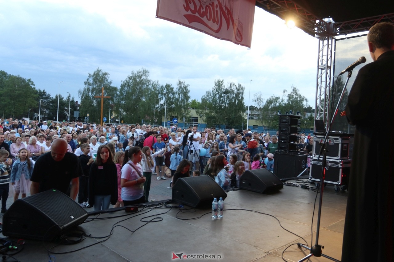 Koncert uwielbienia w Ostrołęce [30.05.2024] - zdjęcie #45 - eOstroleka.pl