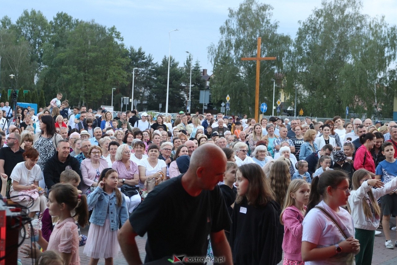 Koncert uwielbienia w Ostrołęce [30.05.2024] - zdjęcie #44 - eOstroleka.pl