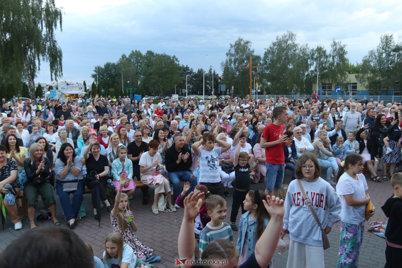 Koncert uwielbienia w Ostrołęce [30.05.2024] - zdjęcie #38 - eOstroleka.pl