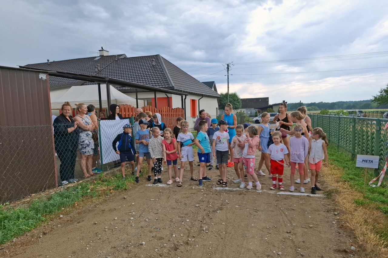 Festyn z okazji Dnia Dziecka w Durlasach [01.06.2024] - zdjęcie #42 - eOstroleka.pl