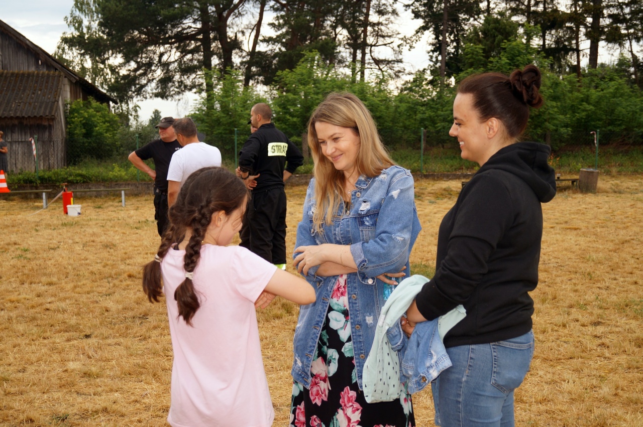Festyn z okazji Dnia Dziecka w Durlasach [01.06.2024] - zdjęcie #30 - eOstroleka.pl