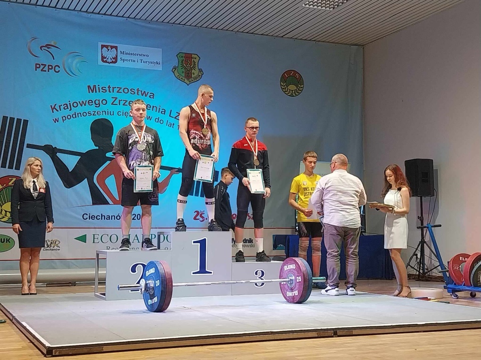 Mistrzostwa Polski Krajowego Zrzeszenia Ludowych Zespołów Sportowych w podnoszeniu ciężarów - zdjęcie #2 - eOstroleka.pl