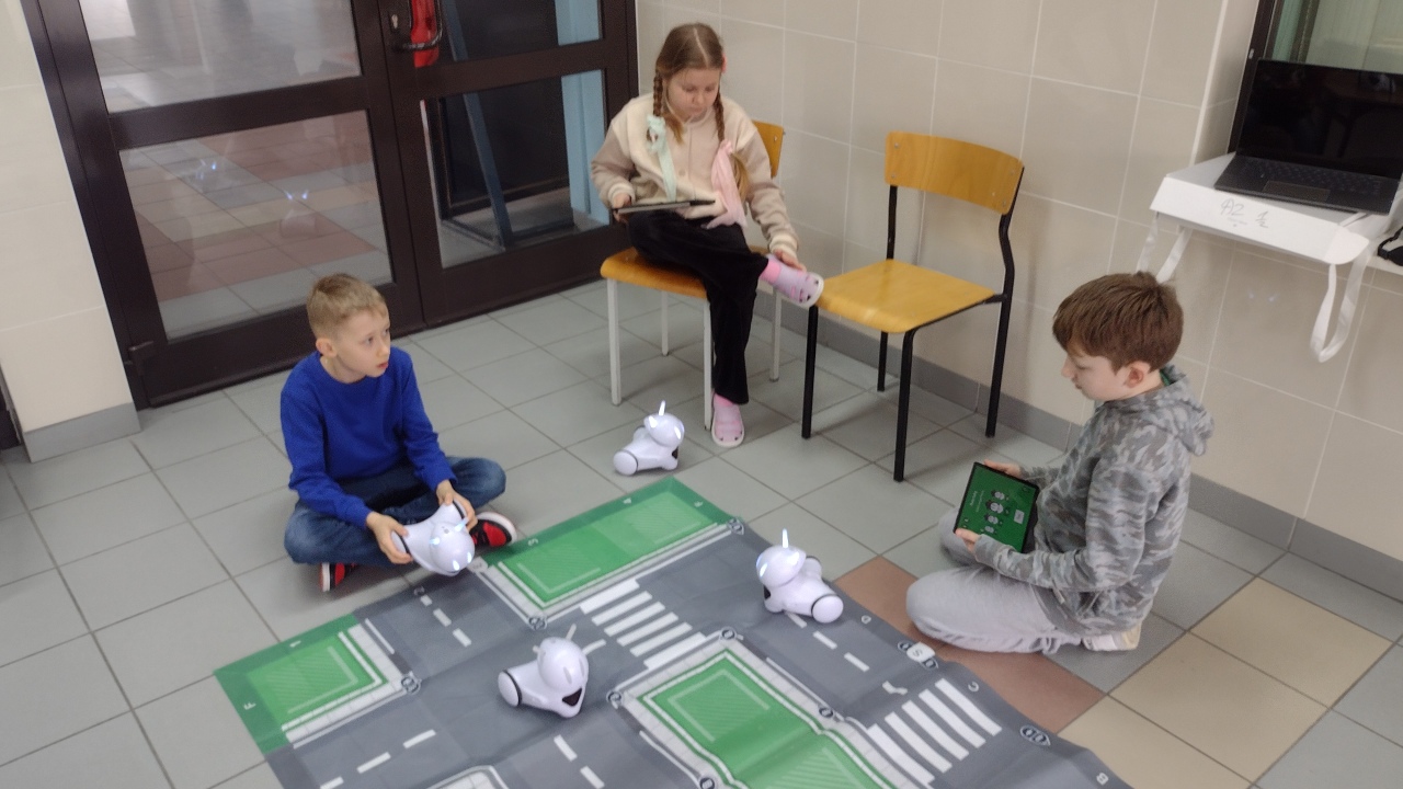 Innowacyjna Nauka: Przygoda z Technologią dla Młodych Entuzjastów w SP 10 - zdjęcie #103 - eOstroleka.pl