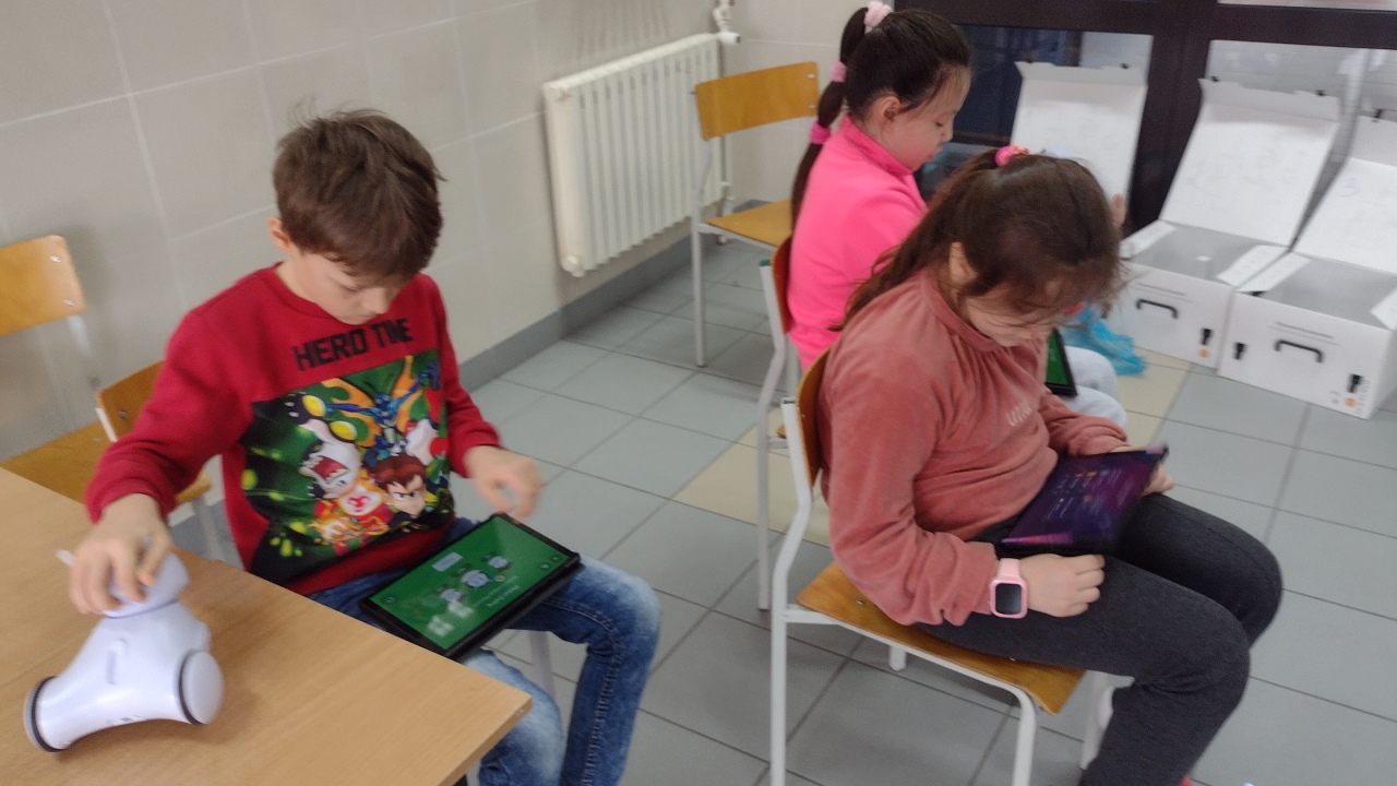 Innowacyjna Nauka: Przygoda z Technologią dla Młodych Entuzjastów w SP 10 - zdjęcie #100 - eOstroleka.pl