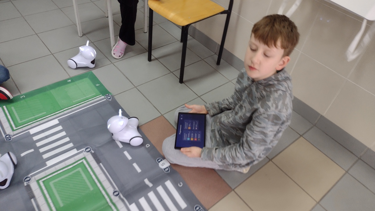 Innowacyjna Nauka: Przygoda z Technologią dla Młodych Entuzjastów w SP 10 - zdjęcie #99 - eOstroleka.pl