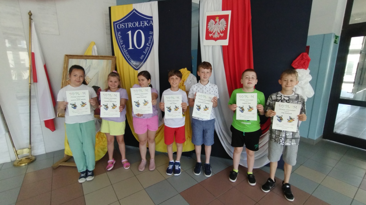 Innowacyjna Nauka: Przygoda z Technologią dla Młodych Entuzjastów w SP 10 - zdjęcie #8 - eOstroleka.pl