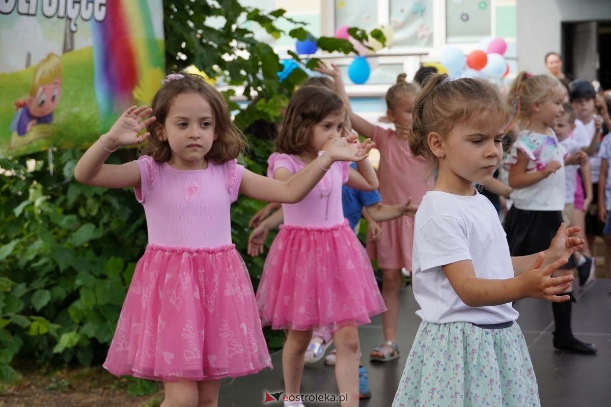 Festyn z okazji Dnia rodziny w Przedszkolu Miejskim nr 7 [05.06.2024] - zdjęcie #35 - eOstroleka.pl