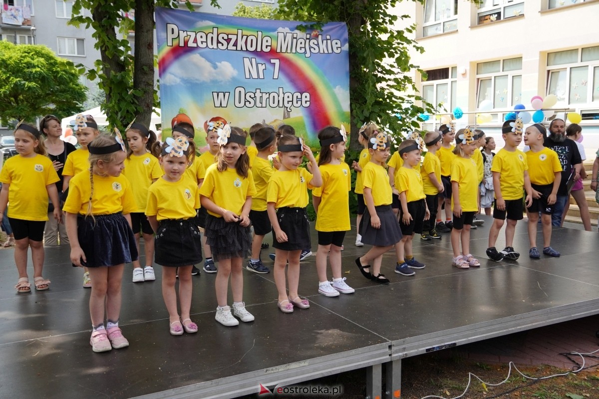 Festyn z okazji Dnia rodziny w Przedszkolu Miejskim nr 7 [05.06.2024] - zdjęcie #21 - eOstroleka.pl