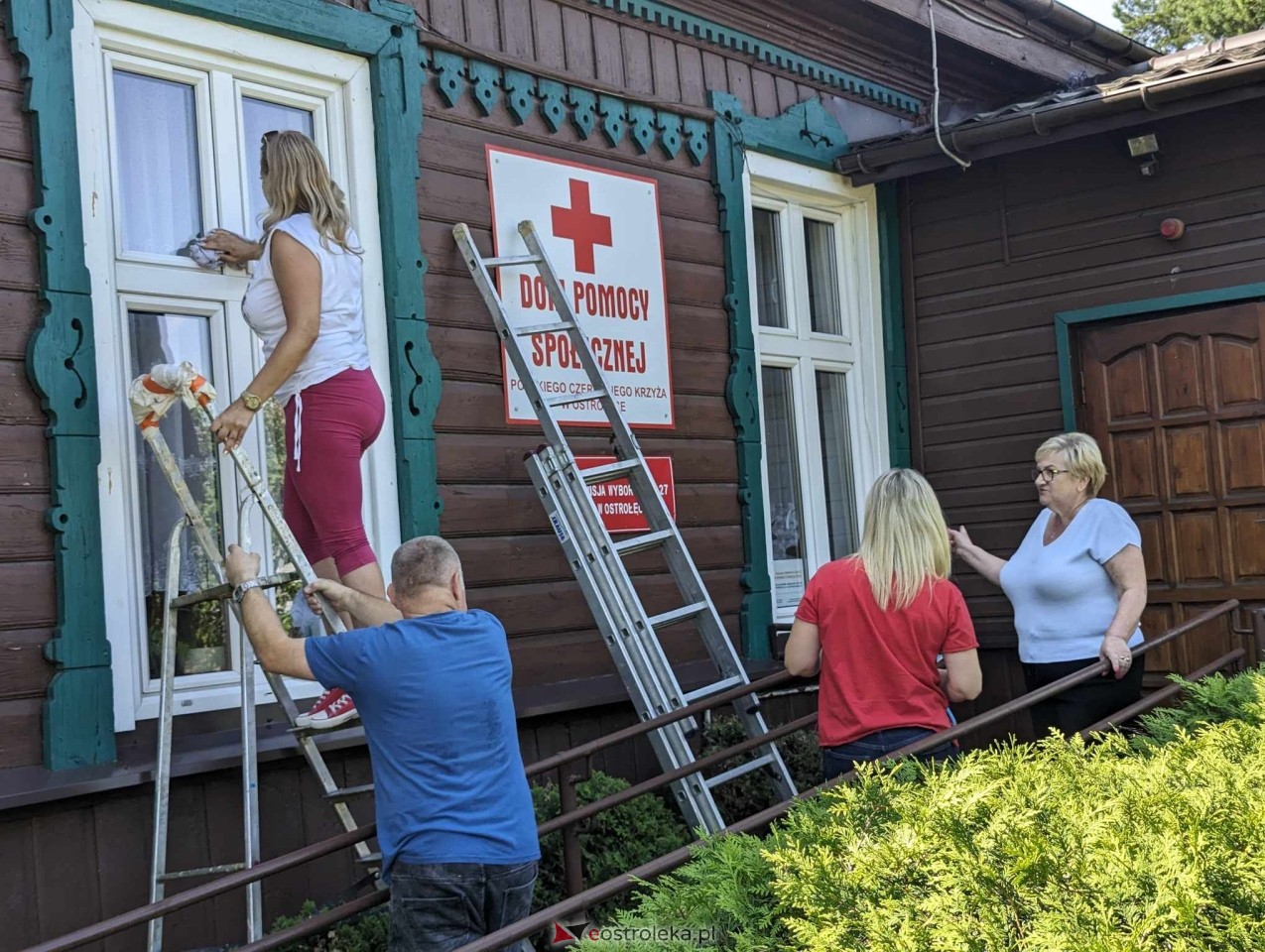 Wspólna alcka WOŚP i SP nr 5 w DPS PCK [08.06.2024] - zdjęcie #16 - eOstroleka.pl