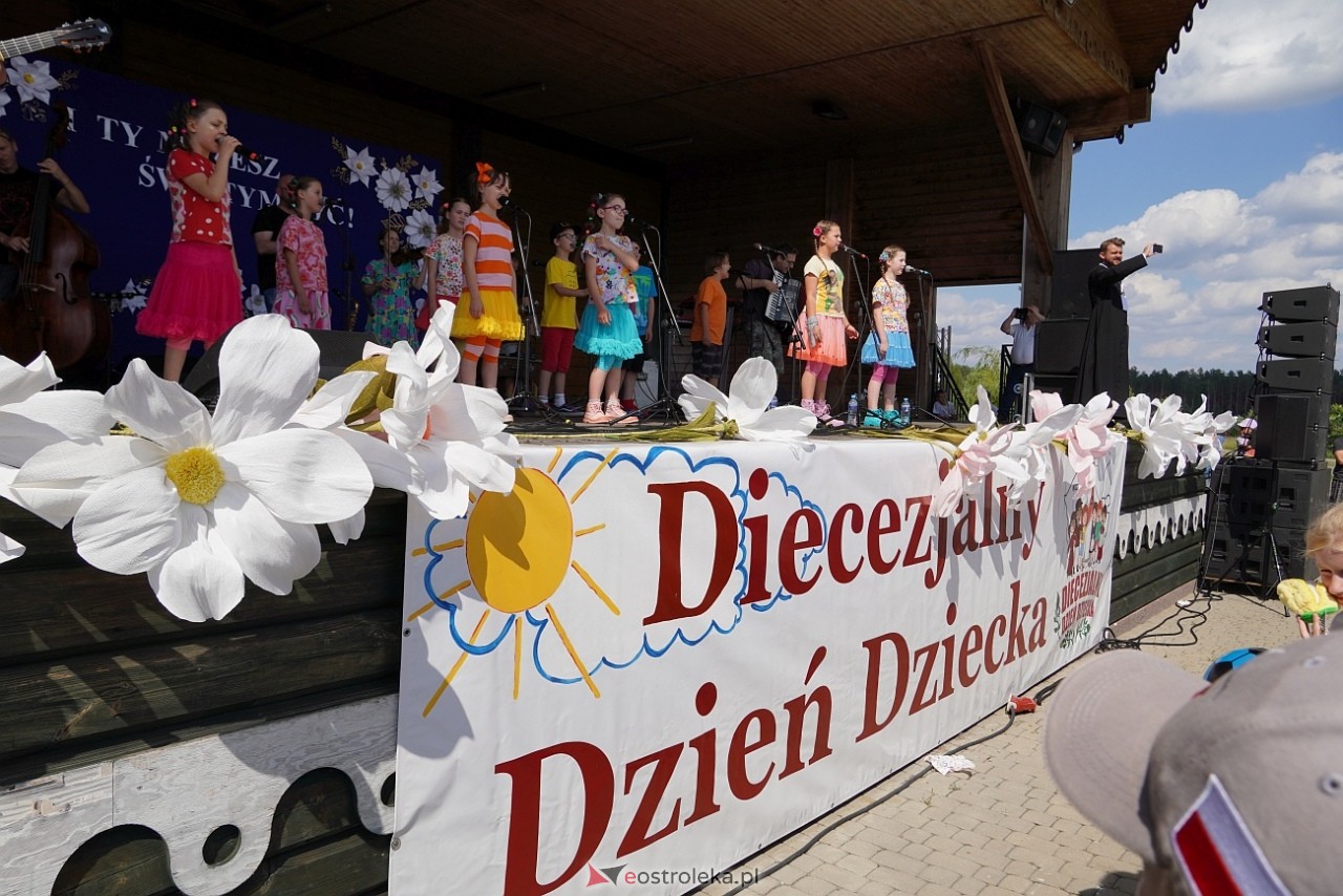 2. Diecezjalny Dzień Dziecka w Kurpiowskiej Krainie – na scenie Arka Noego [8.06.2024] - zdjęcie #55 - eOstroleka.pl
