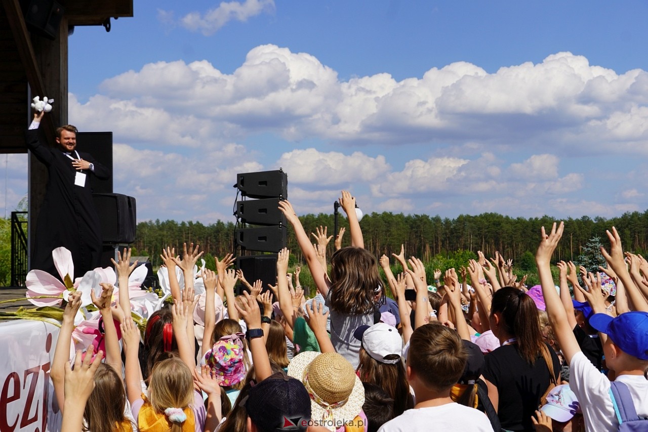 2. Diecezjalny Dzień Dziecka w Kurpiowskiej Krainie – na scenie Arka Noego [8.06.2024] - zdjęcie #14 - eOstroleka.pl