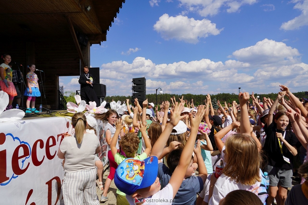 2. Diecezjalny Dzień Dziecka w Kurpiowskiej Krainie – na scenie Arka Noego [8.06.2024] - zdjęcie #4 - eOstroleka.pl