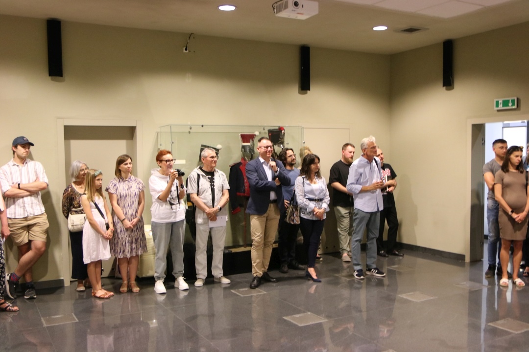 Wernisaż wystawy - „Rysunek Romualda Zerycha. Kontur oblicza” [08.06.24] - zdjęcie #31 - eOstroleka.pl