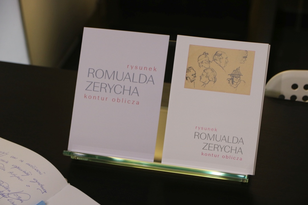 Wernisaż wystawy - „Rysunek Romualda Zerycha. Kontur oblicza” [08.06.24] - zdjęcie #3 - eOstroleka.pl