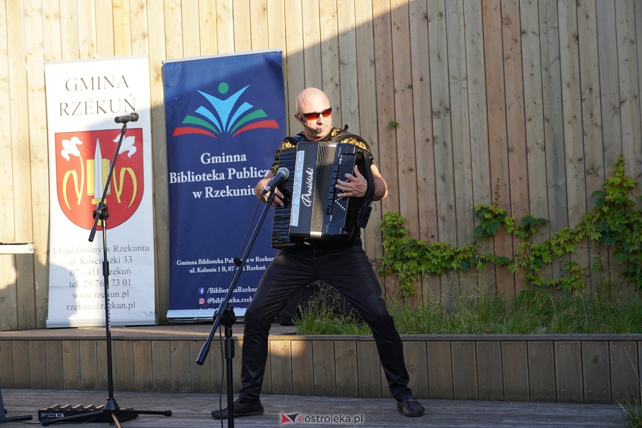 „Muzyczne Lato w Tężni”: Robert Prusiński Accordion Show [9.06.2024] - zdjęcie #79 - eOstroleka.pl