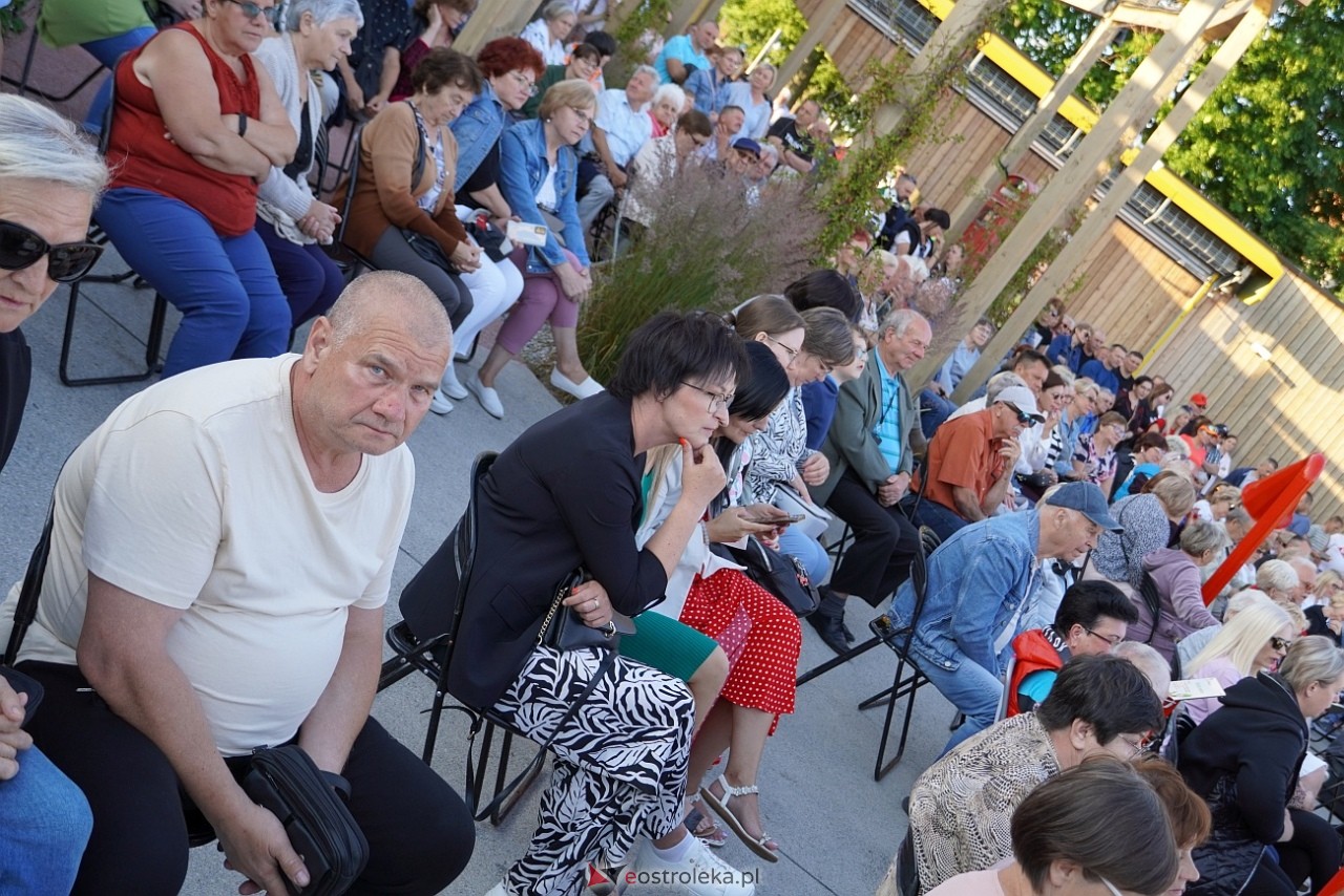 „Muzyczne Lato w Tężni”: Robert Prusiński Accordion Show [9.06.2024] - zdjęcie #60 - eOstroleka.pl
