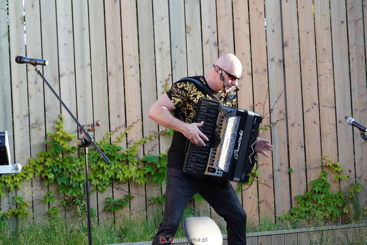„Muzyczne Lato w Tężni”: Robert Prusiński Accordion Show [9.06.2024] - zdjęcie #56 - eOstroleka.pl