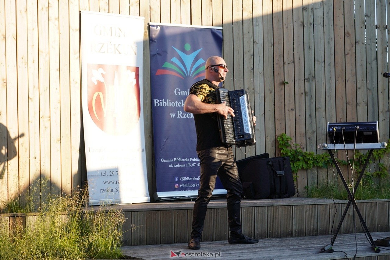 „Muzyczne Lato w Tężni”: Robert Prusiński Accordion Show [9.06.2024] - zdjęcie #53 - eOstroleka.pl