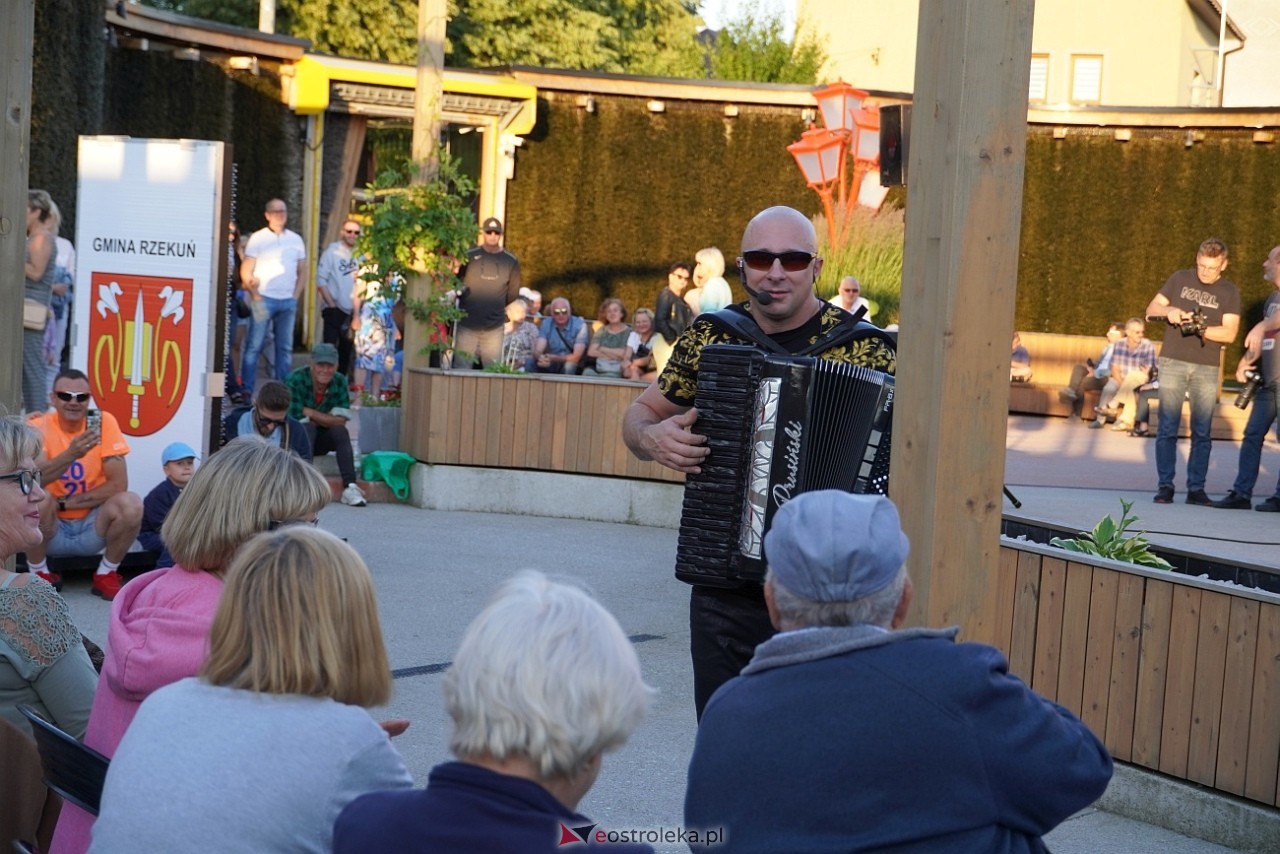 „Muzyczne Lato w Tężni”: Robert Prusiński Accordion Show [9.06.2024] - zdjęcie #11 - eOstroleka.pl
