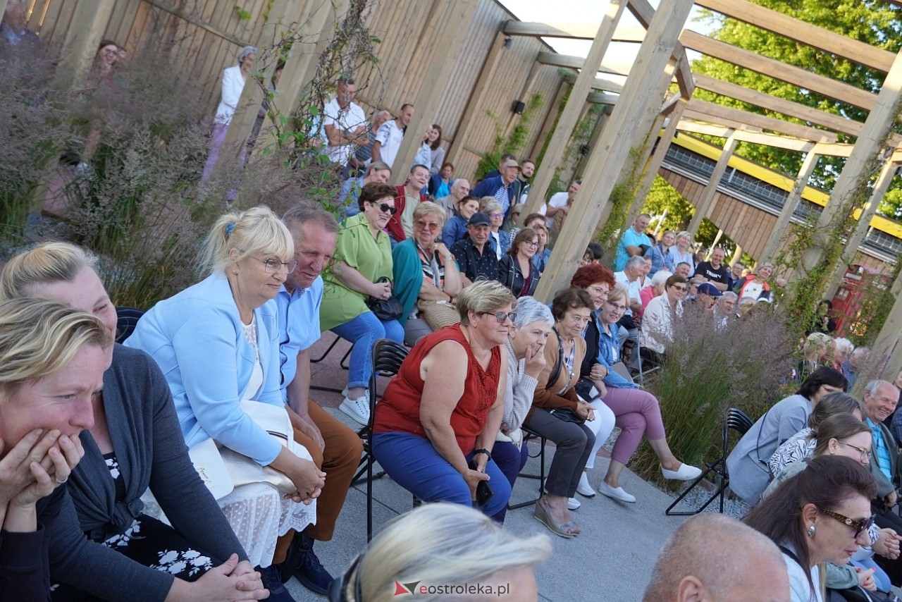„Muzyczne Lato w Tężni”: Robert Prusiński Accordion Show [9.06.2024] - zdjęcie #9 - eOstroleka.pl