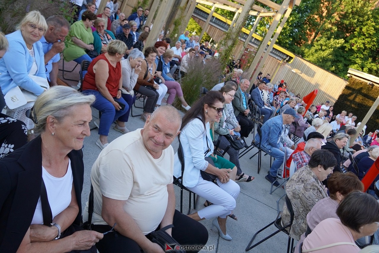 „Muzyczne Lato w Tężni”: Robert Prusiński Accordion Show [9.06.2024] - zdjęcie #7 - eOstroleka.pl