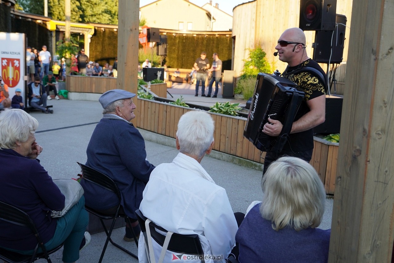 „Muzyczne Lato w Tężni”: Robert Prusiński Accordion Show [9.06.2024] - zdjęcie #5 - eOstroleka.pl