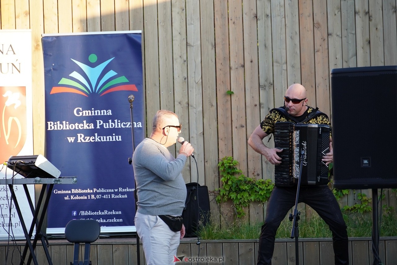 „Muzyczne Lato w Tężni”: Robert Prusiński Accordion Show [9.06.2024] - zdjęcie #4 - eOstroleka.pl