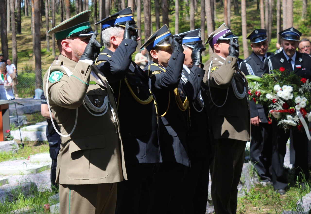 Uroczystość poświęcenia odbudowanego cmentarza wojennego w Zawadach [08.06.2024] - zdjęcie #4 - eOstroleka.pl