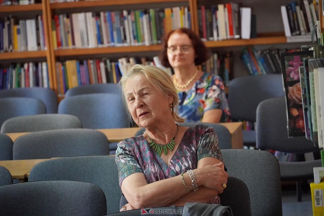 Spotkania z Joanną Olech w Miejskiej Bibliotece Publicznej w Ostrołęce [11.06.2024] - zdjęcie #22 - eOstroleka.pl