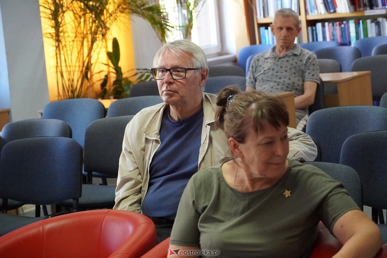 Spotkania z Joanną Olech w Miejskiej Bibliotece Publicznej w Ostrołęce [11.06.2024] - zdjęcie #21 - eOstroleka.pl