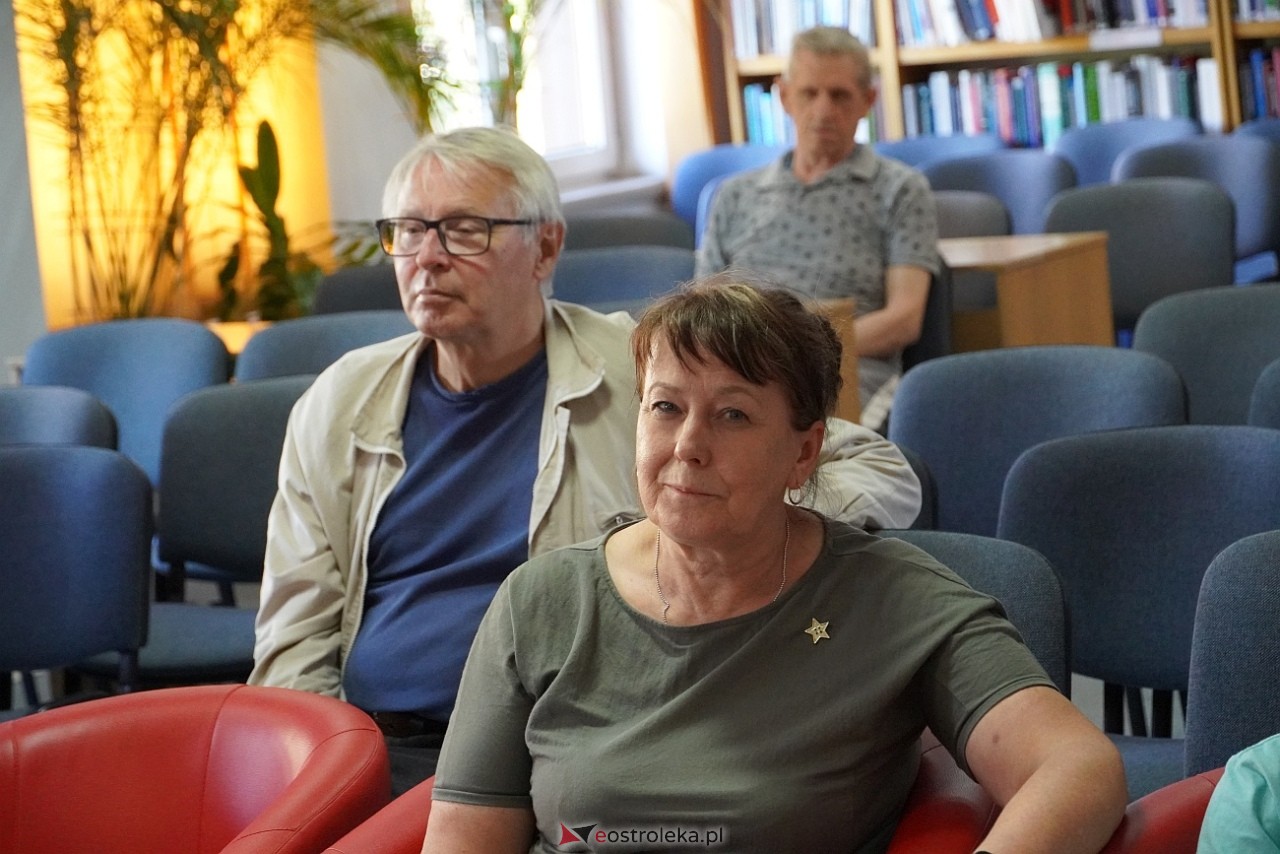 Spotkania z Joanną Olech w Miejskiej Bibliotece Publicznej w Ostrołęce [11.06.2024] - zdjęcie #20 - eOstroleka.pl
