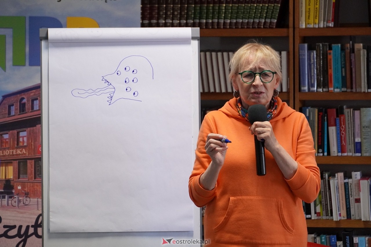 Spotkania z Joanną Olech w Miejskiej Bibliotece Publicznej w Ostrołęce [11.06.2024] - zdjęcie #17 - eOstroleka.pl