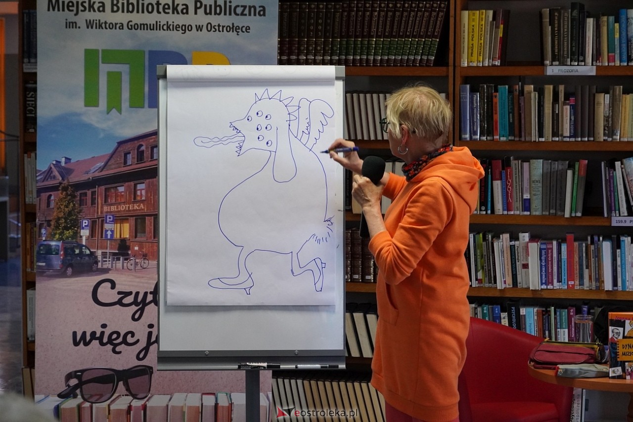 Spotkania z Joanną Olech w Miejskiej Bibliotece Publicznej w Ostrołęce [11.06.2024] - zdjęcie #14 - eOstroleka.pl