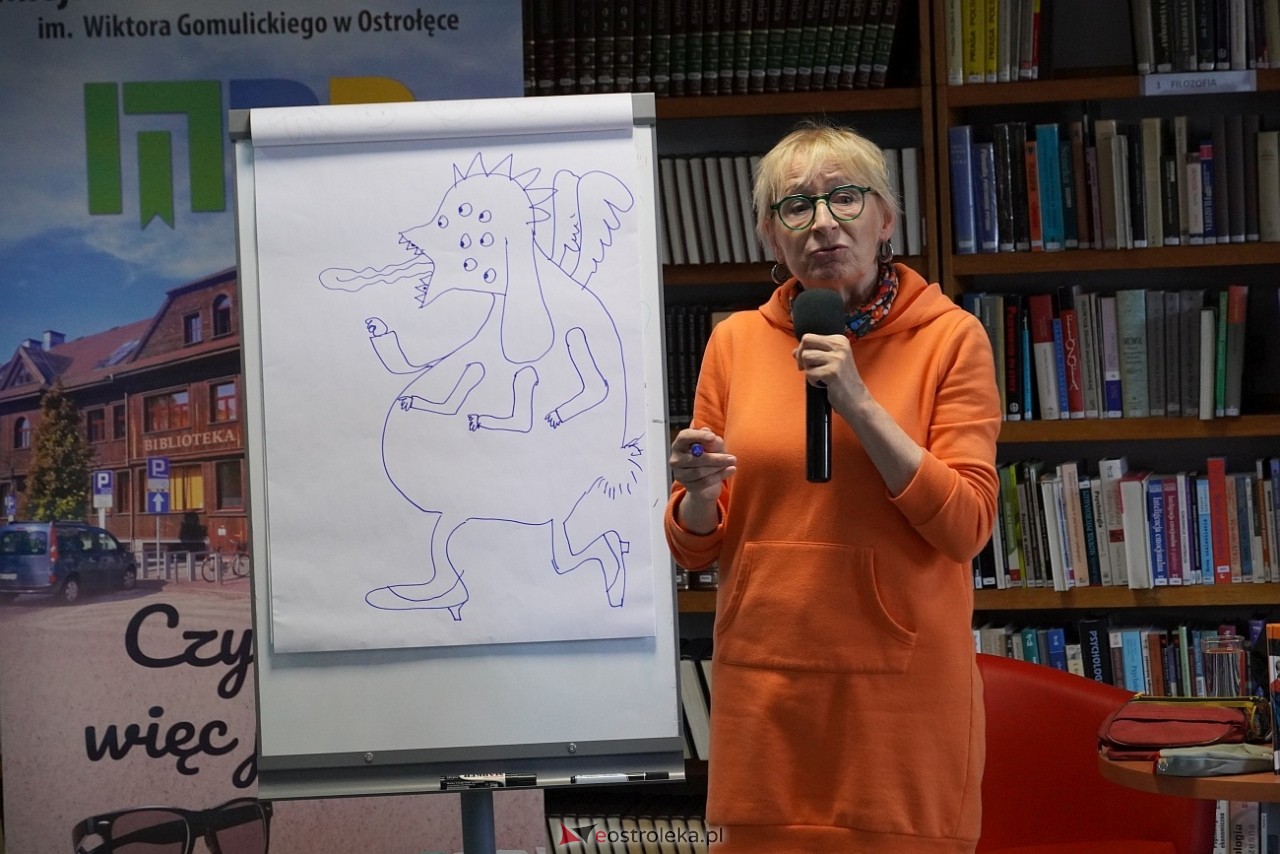 Spotkania z Joanną Olech w Miejskiej Bibliotece Publicznej w Ostrołęce [11.06.2024] - zdjęcie #13 - eOstroleka.pl
