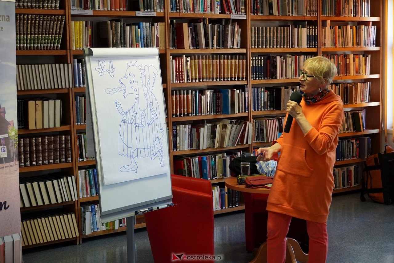 Spotkania z Joanną Olech w Miejskiej Bibliotece Publicznej w Ostrołęce [11.06.2024] - zdjęcie #11 - eOstroleka.pl