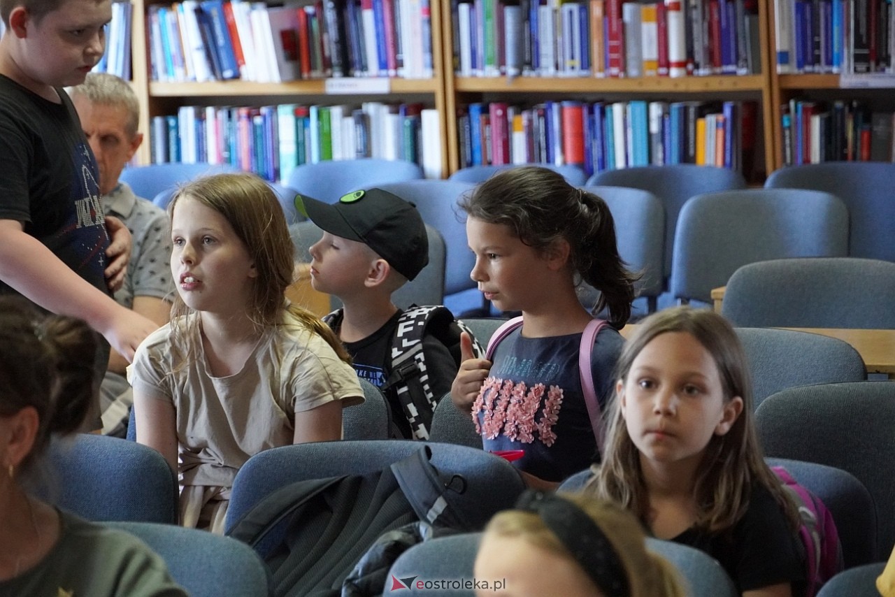Spotkania z Joanną Olech w Miejskiej Bibliotece Publicznej w Ostrołęce [11.06.2024] - zdjęcie #9 - eOstroleka.pl