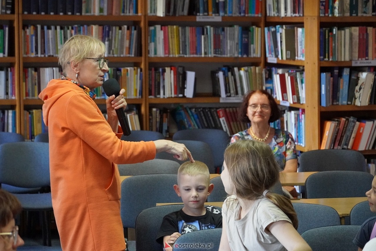 Spotkania z Joanną Olech w Miejskiej Bibliotece Publicznej w Ostrołęce [11.06.2024] - zdjęcie #5 - eOstroleka.pl