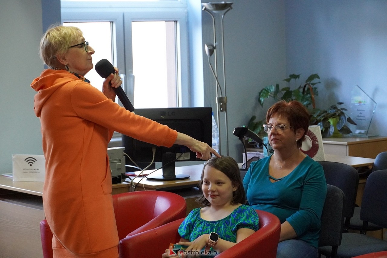 Spotkania z Joanną Olech w Miejskiej Bibliotece Publicznej w Ostrołęce [11.06.2024] - zdjęcie #1 - eOstroleka.pl