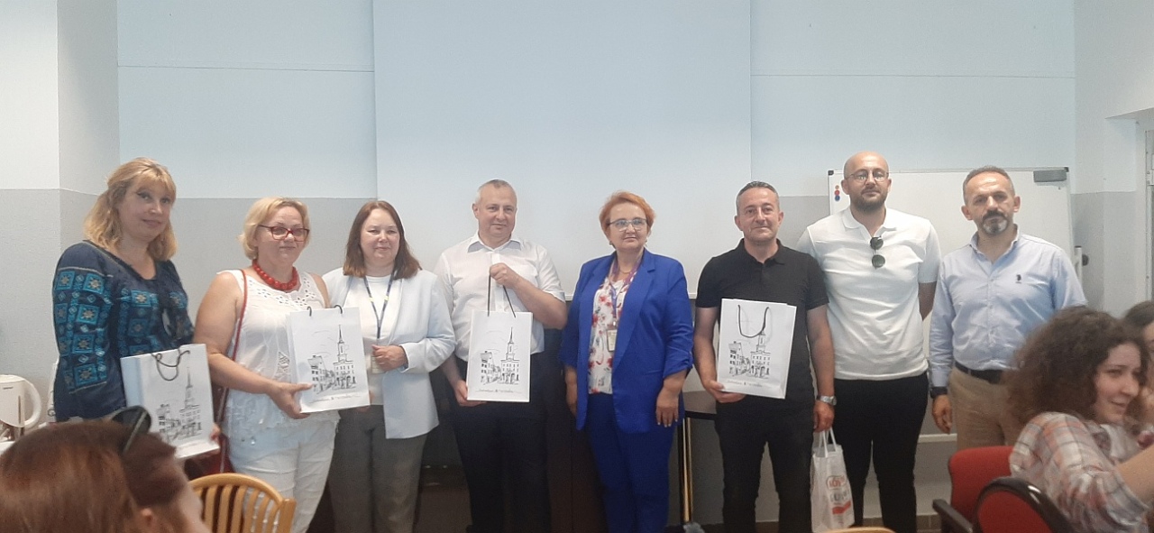 Erasmus Plus - wizyta uczniów z Rumunii i Turcji w III LO w Ostrołęce - zdjęcie #18 - eOstroleka.pl