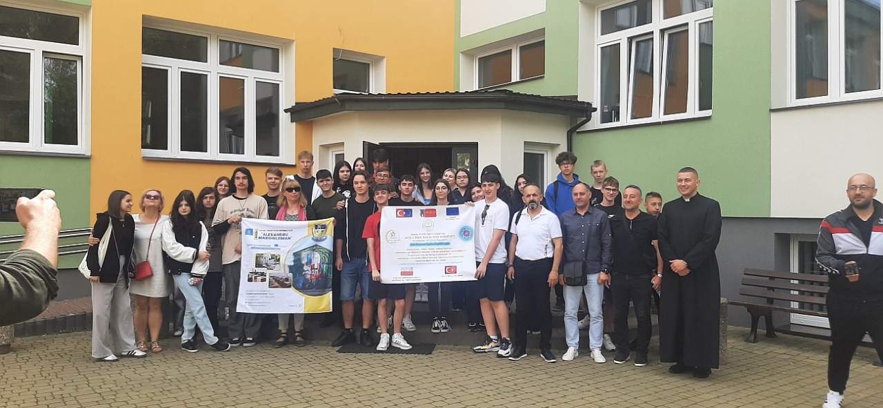 Erasmus Plus - wizyta uczniów z Rumunii i Turcji w III LO w Ostrołęce - zdjęcie #17 - eOstroleka.pl