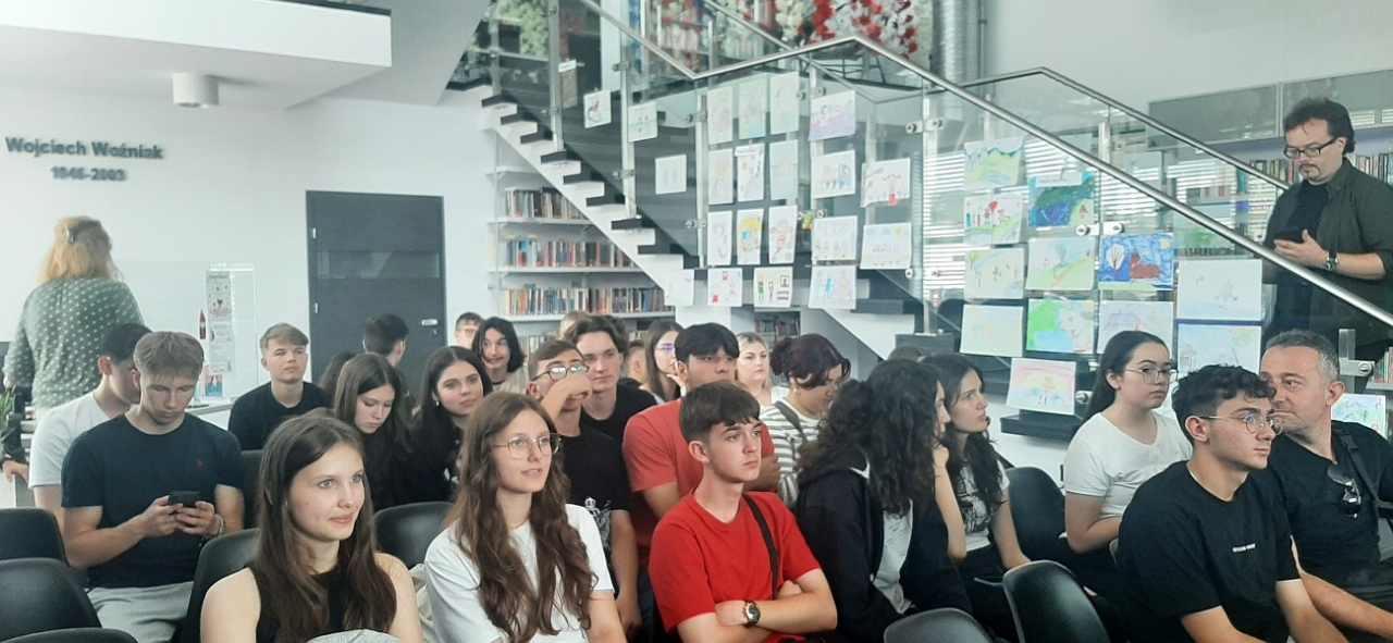 Erasmus Plus - wizyta uczniów z Rumunii i Turcji w III LO w Ostrołęce - zdjęcie #15 - eOstroleka.pl
