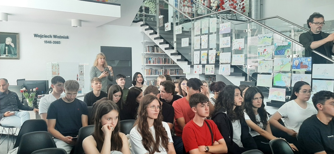 Erasmus Plus - wizyta uczniów z Rumunii i Turcji w III LO w Ostrołęce - zdjęcie #14 - eOstroleka.pl