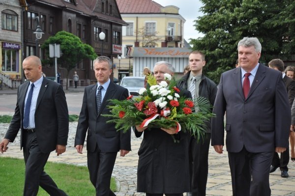 Jarosław Kaczyński w Ostrołęce (3 VII 2011) - zdjęcie #24 - eOstroleka.pl