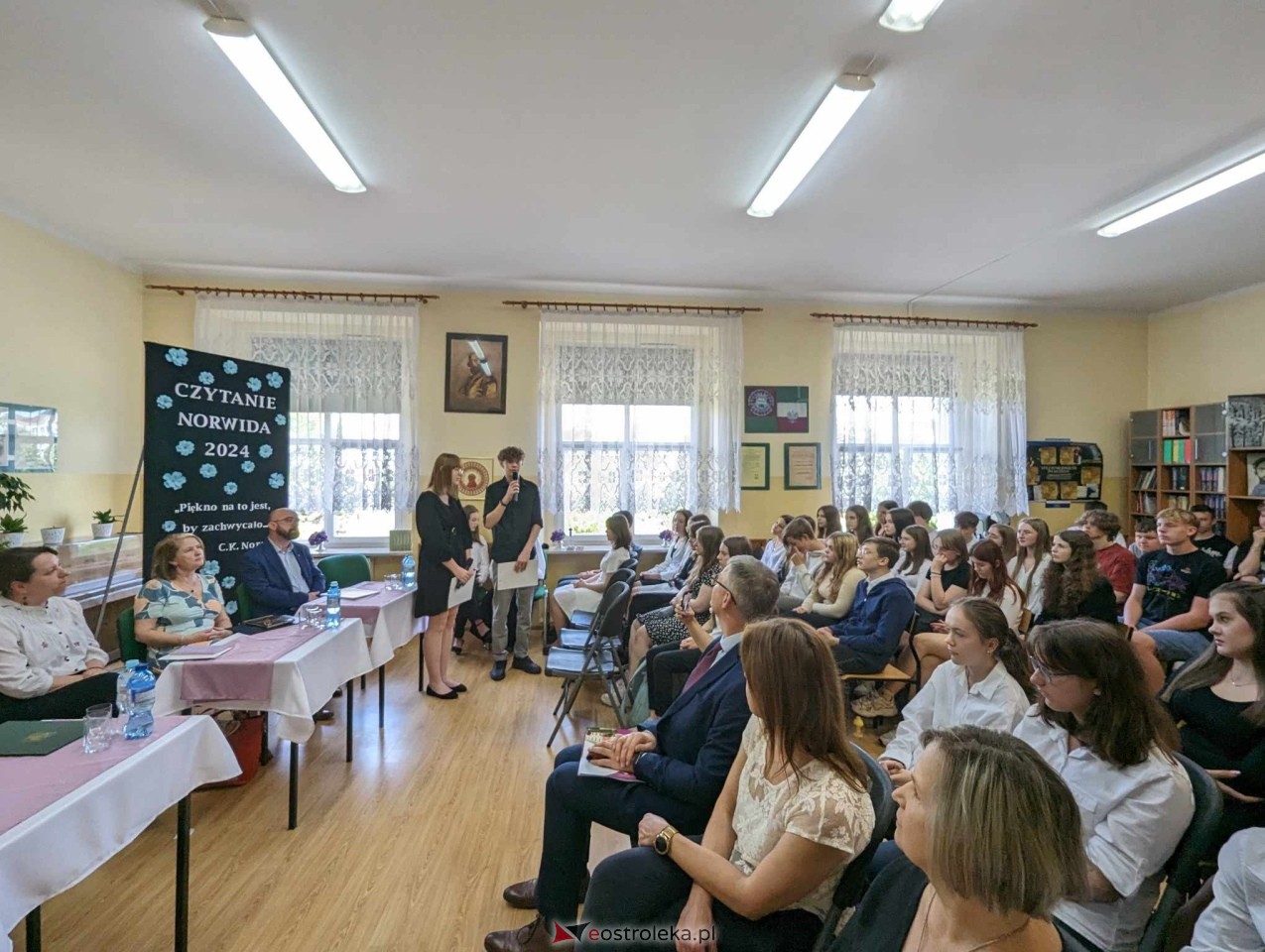 Czytanie Norwida w II LO w Ostrołęce [12.06.2024] - zdjęcie #29 - eOstroleka.pl