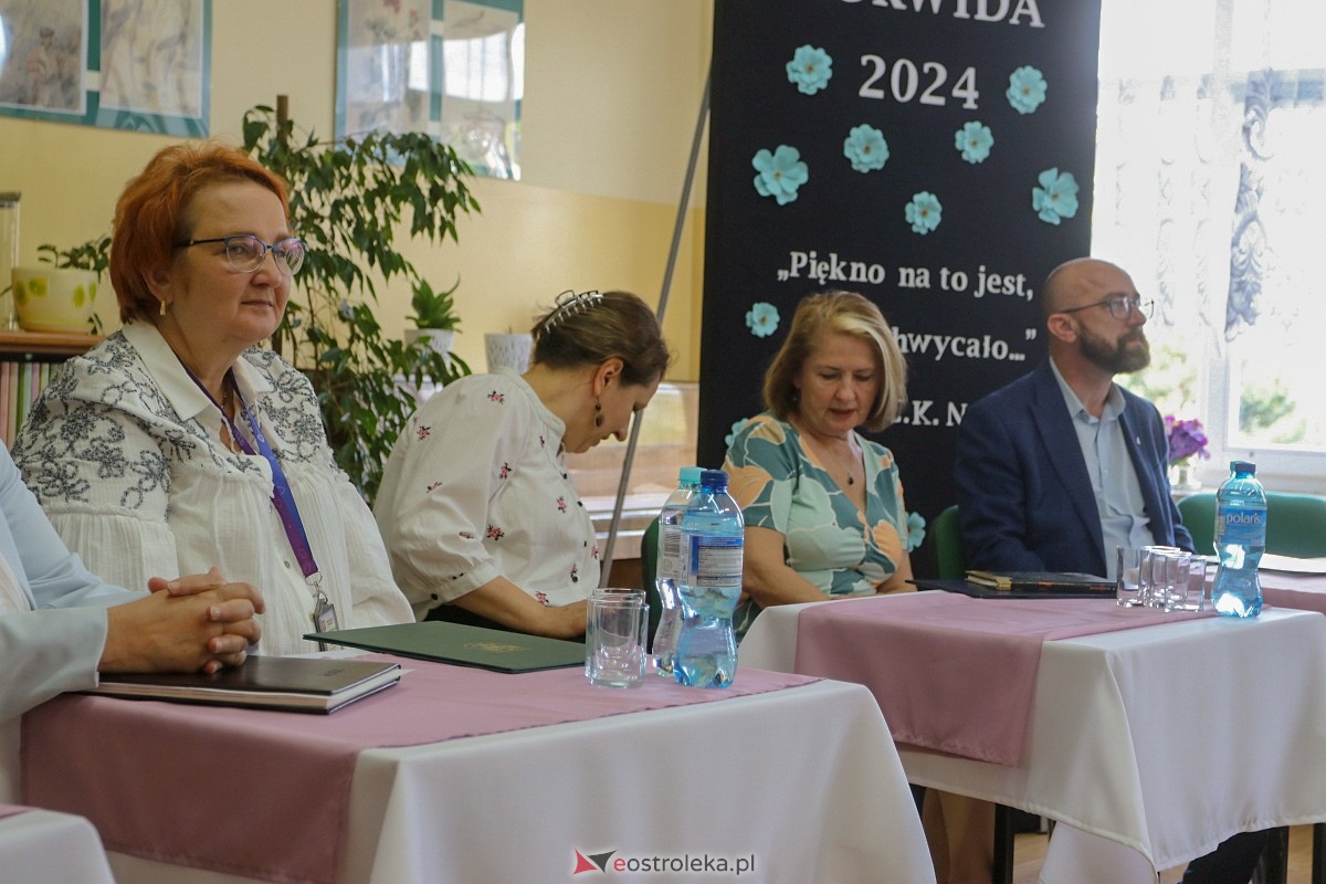 Czytanie Norwida w II LO w Ostrołęce [12.06.2024] - zdjęcie #25 - eOstroleka.pl