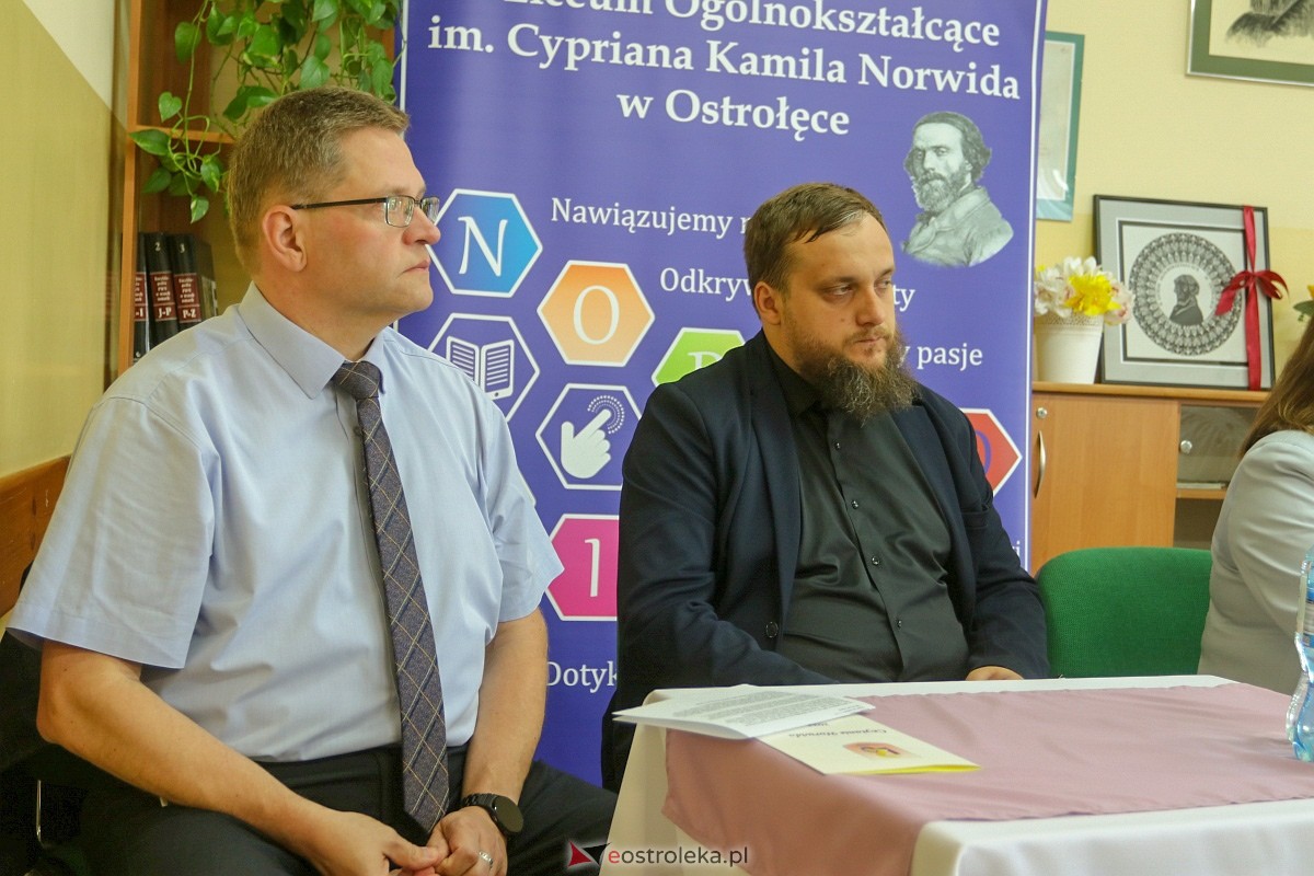 Czytanie Norwida w II LO w Ostrołęce [12.06.2024] - zdjęcie #24 - eOstroleka.pl