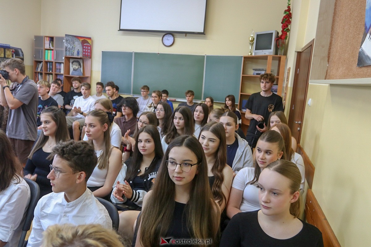Czytanie Norwida w II LO w Ostrołęce [12.06.2024] - zdjęcie #17 - eOstroleka.pl