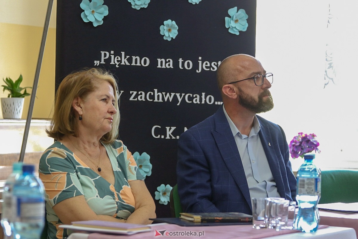 Czytanie Norwida w II LO w Ostrołęce [12.06.2024] - zdjęcie #15 - eOstroleka.pl